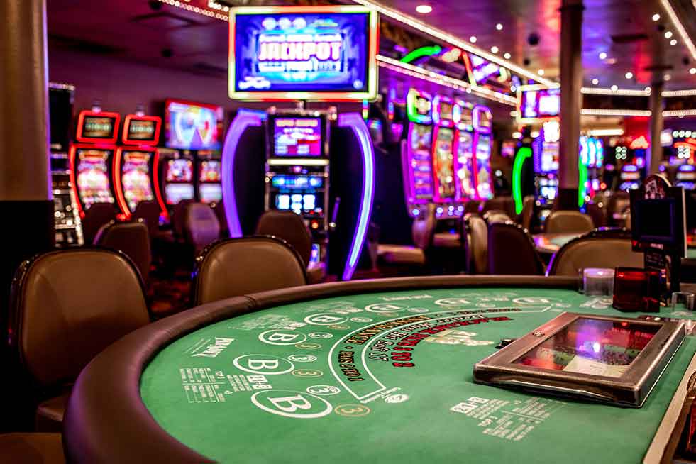PD-CasinoFloorBlackjack-PhotoGallery-981x654